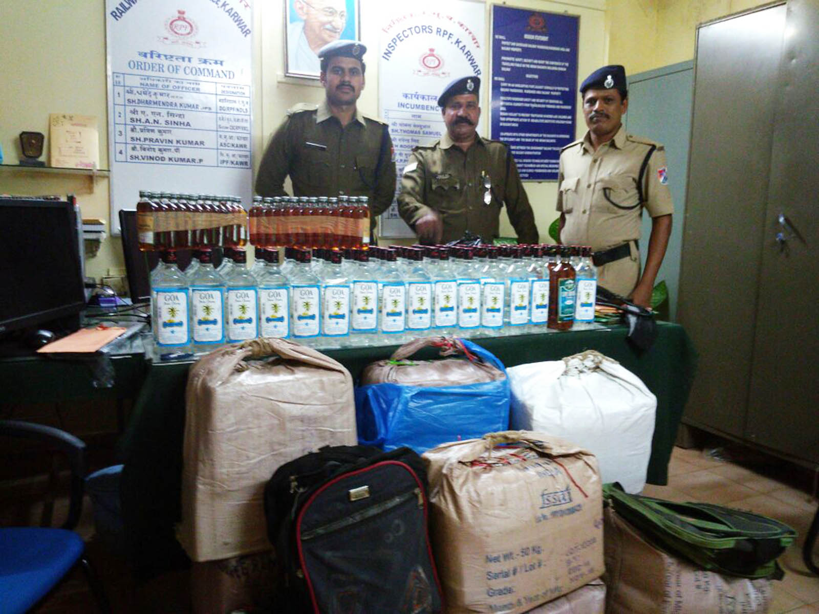 ಕೊಂಕಣ ರೈಲಿನಲ್ಲಿ ಅಕ್ರಮ ಮದ್ಯ ವಶ